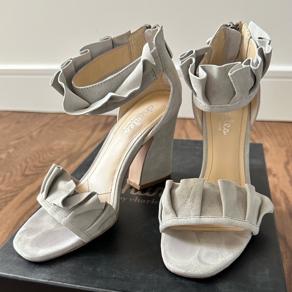 Charles by Charles David ruffle gray sandals size 7 - Picture 6 of 9